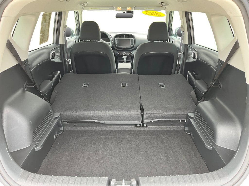 Used 2025 Kia Soul LX w/ LX Technology Package FWD image 27