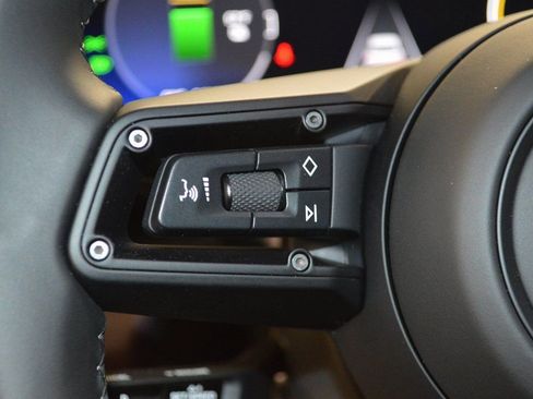 New 2025 Porsche Macan 4S Electric image 16