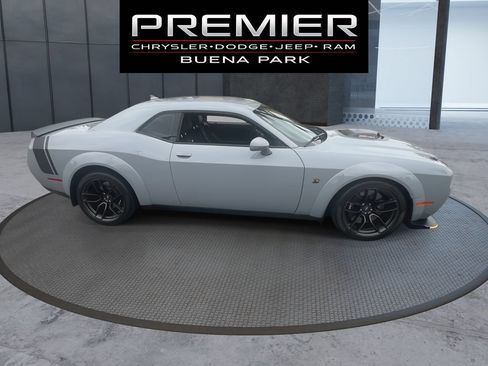 Used 2022 Dodge Challenger R/T Scat Pack RWD image 9
