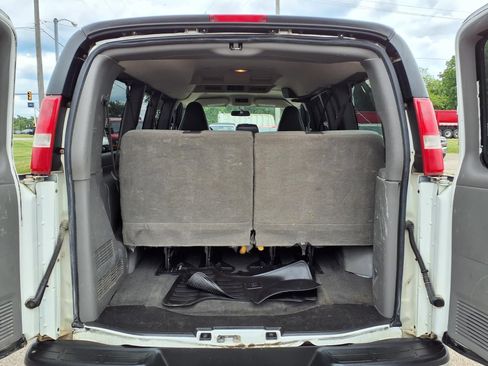Used 2017 Chevrolet Express 3500 LT w/ LT Preferred Equipment Group RWD image 10