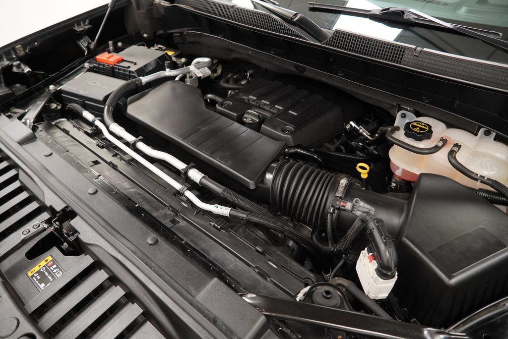 Used 2024 Chevrolet Silverado 1500 LT AWD/4WD image 45