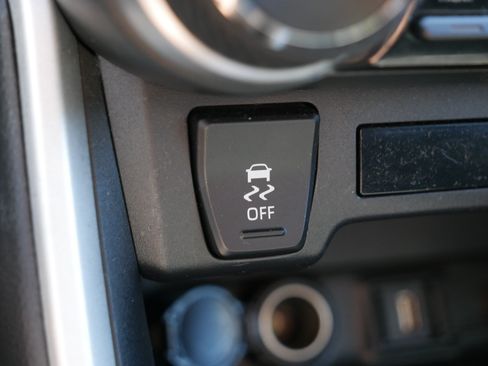 Used 2021 Toyota RAV4 LE AWD/4WD image 28