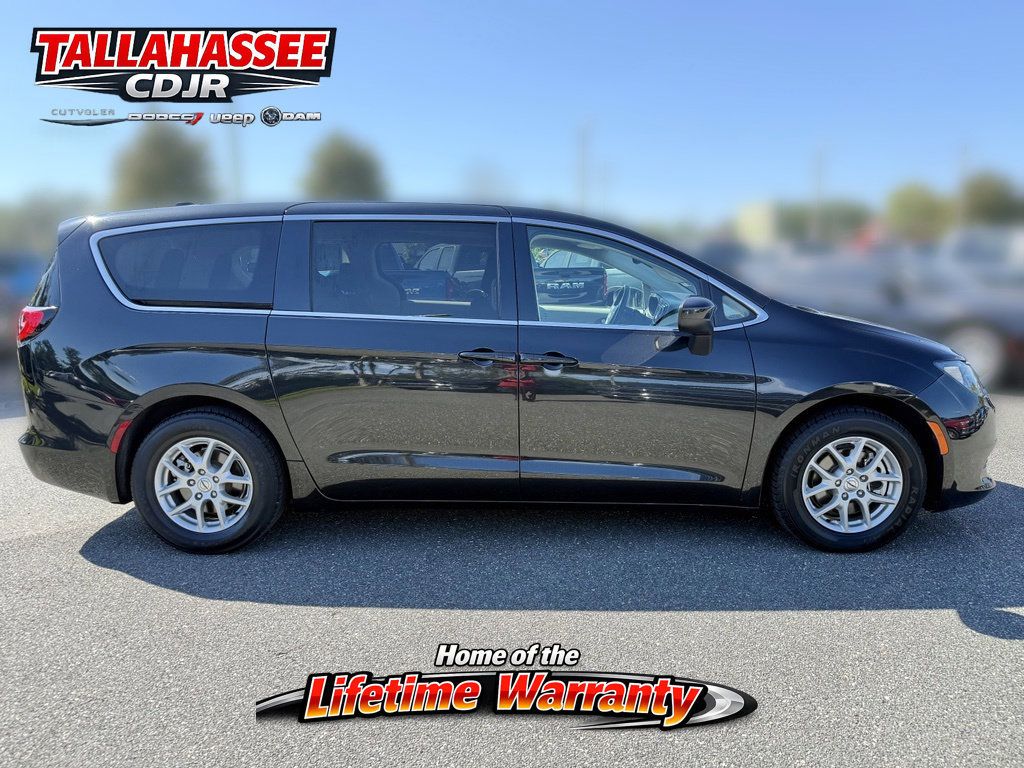 Used 2023 Chrysler Voyager LX FWD image 2