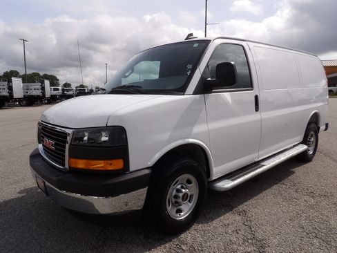 Used 2025 GMC Savana 2500 w/ Driver Convenience Package RWD image 3