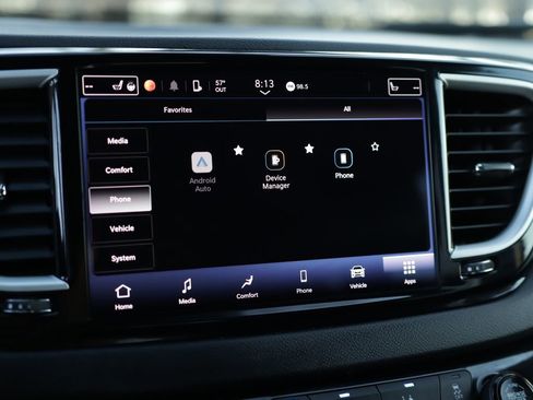 Used 2023 Chrysler Pacifica Touring-L image 17