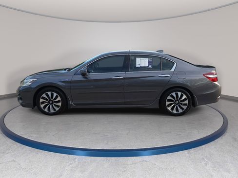 Used 2017 Honda Accord Touring image 8
