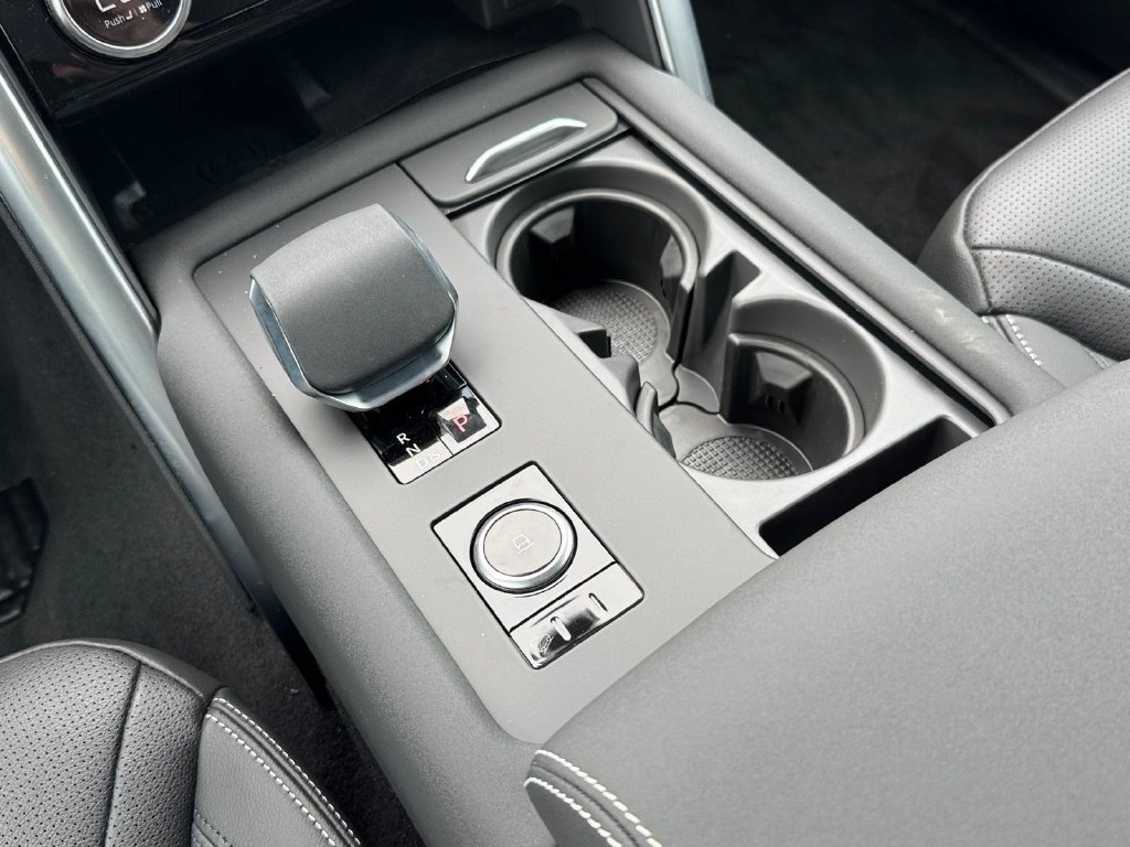 New 2026 Land Rover Discovery Limited Edition AWD/4WD image 13