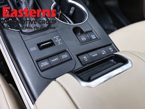 Used 2021 Toyota Highlander XLE AWD/4WD image 21