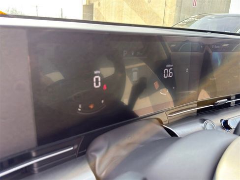 Used 2025 Hyundai Kona SEL image 20