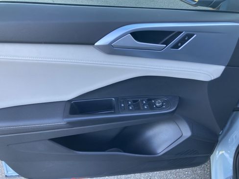 Certified 2025 Volkswagen Taos SE w/ Panoramic Sunroof Package image 18