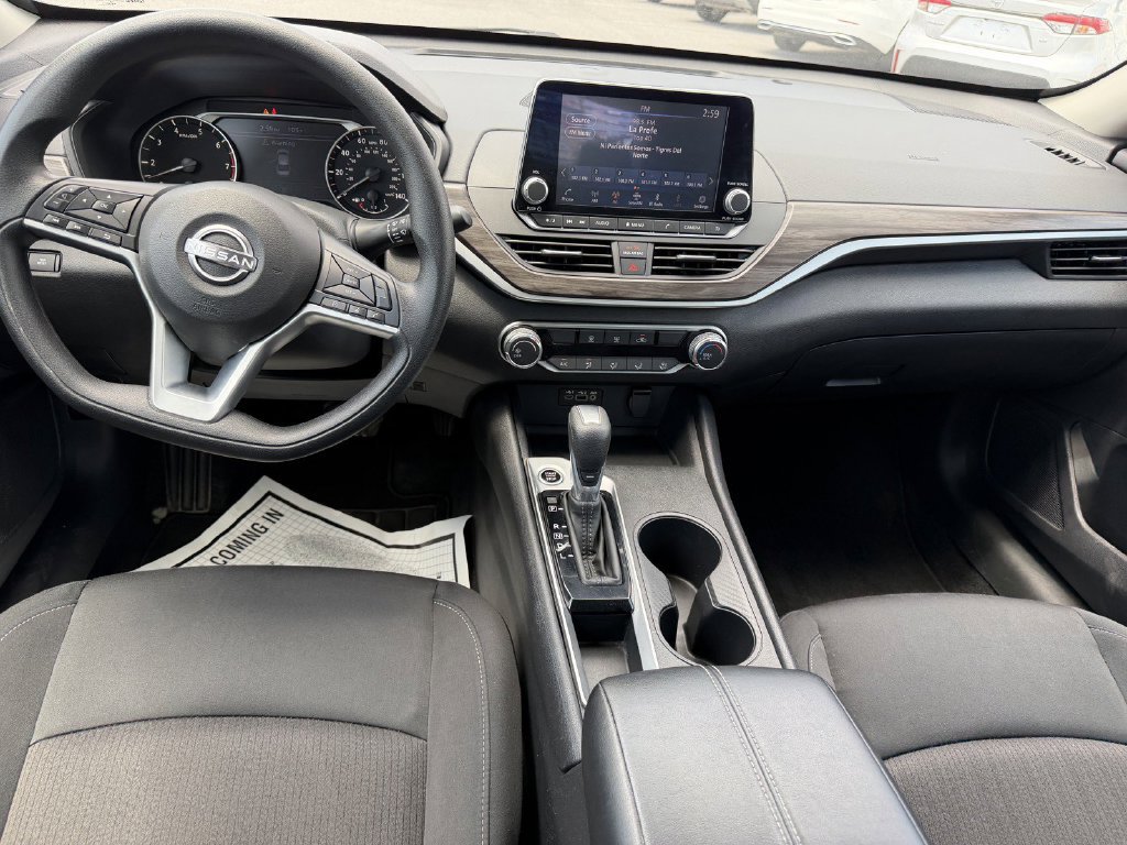 Used 2025 Nissan Altima 2.5 SV FWD image 10