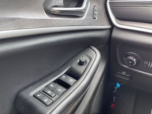 Used 2023 Jeep Grand Cherokee L Limited AWD/4WD image 11