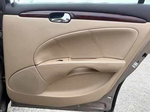Used 2007 Buick Lucerne CXS image 29