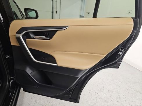Used 2019 Toyota RAV4 XLE w/ Convenience Package image 33