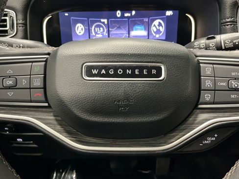 Used 2023 Jeep Wagoneer L Series II w/ Premium Group I AWD/4WD image 15