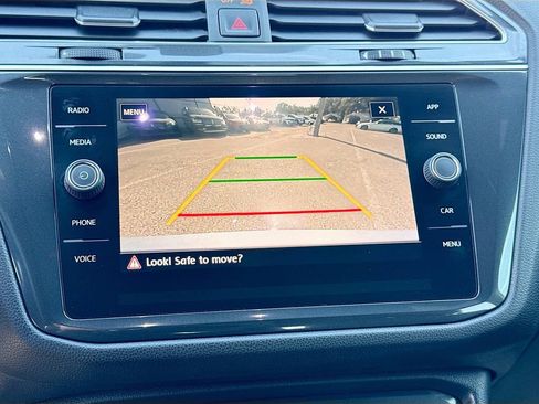 Used 2020 Volkswagen Tiguan SE R-Line image 33