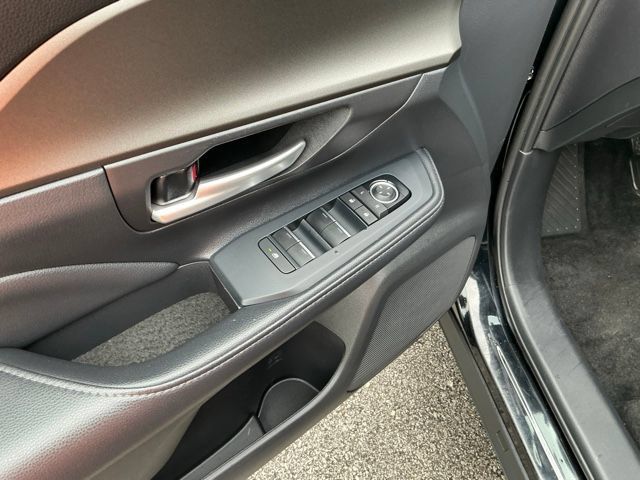 Used 2025 Toyota Grand Highlander AWD image 11