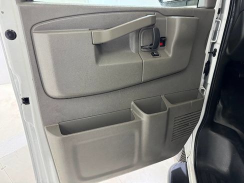 Used 2017 GMC Savana 2500 image 72