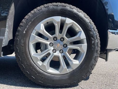 Used 2025 Chevrolet Silverado 1500 LTZ w/ LTZ Premium Package image 3