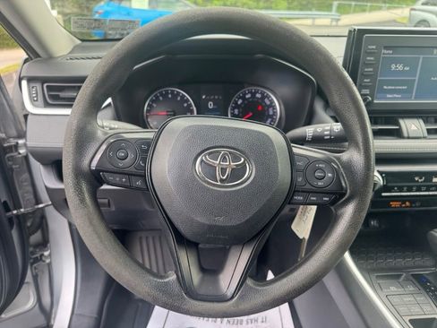 Used 2019 Toyota RAV4 LE AWD/4WD image 9