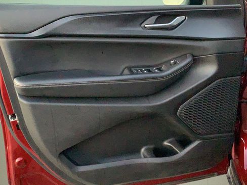 Used 2024 Jeep Grand Cherokee Altitude image 15