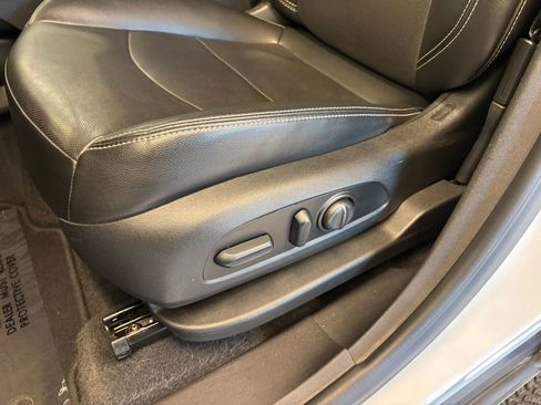 Used 2024 GMC Terrain SLT image 14