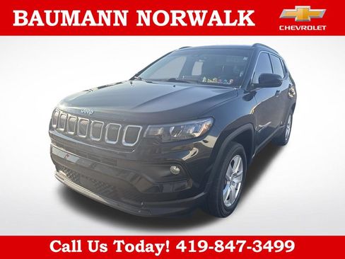 Used 2022 Jeep Compass Latitude w/ Convenience Group AWD/4WD image 2