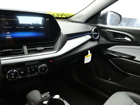 New 2026 Chevrolet Trax LT w/ Driver Confidence Package FWD image 17