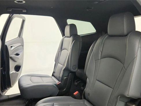 Used 2023 Buick Enclave Essence image 27