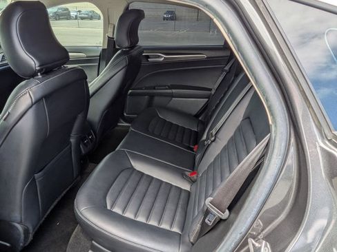 Used 2019 Ford Fusion SEL FWD image 18