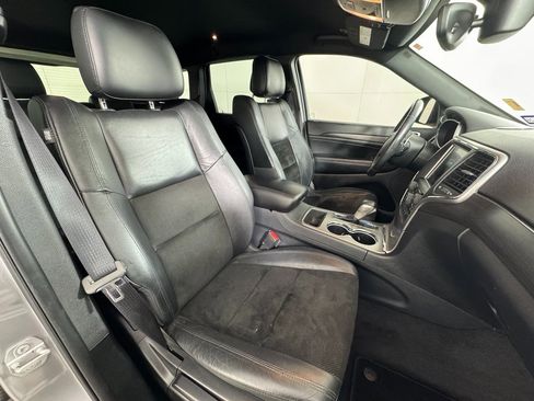 Used 2017 Jeep Grand Cherokee Altitude image 15