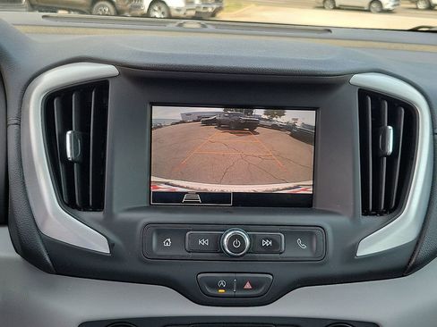 Used 2024 GMC Terrain SLE image 16