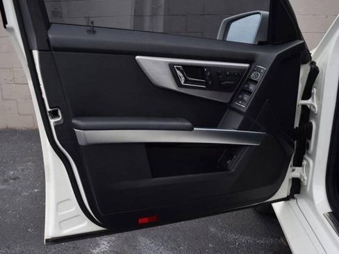 Used 2010 Mercedes-Benz GLK 350 4MATIC image 31