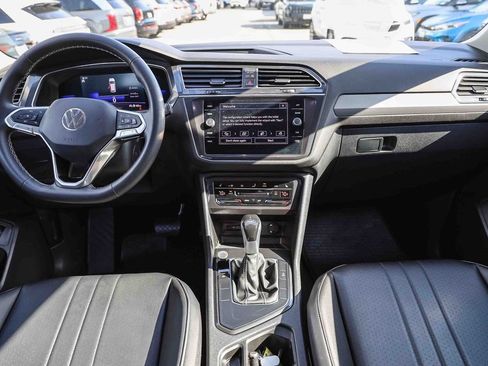 Used 2022 Volkswagen Tiguan SE FWD image 12