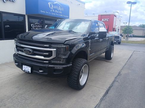 Used 2022 Ford F350 Platinum w/ FX4 Off-Road Package AWD/4WD image 24