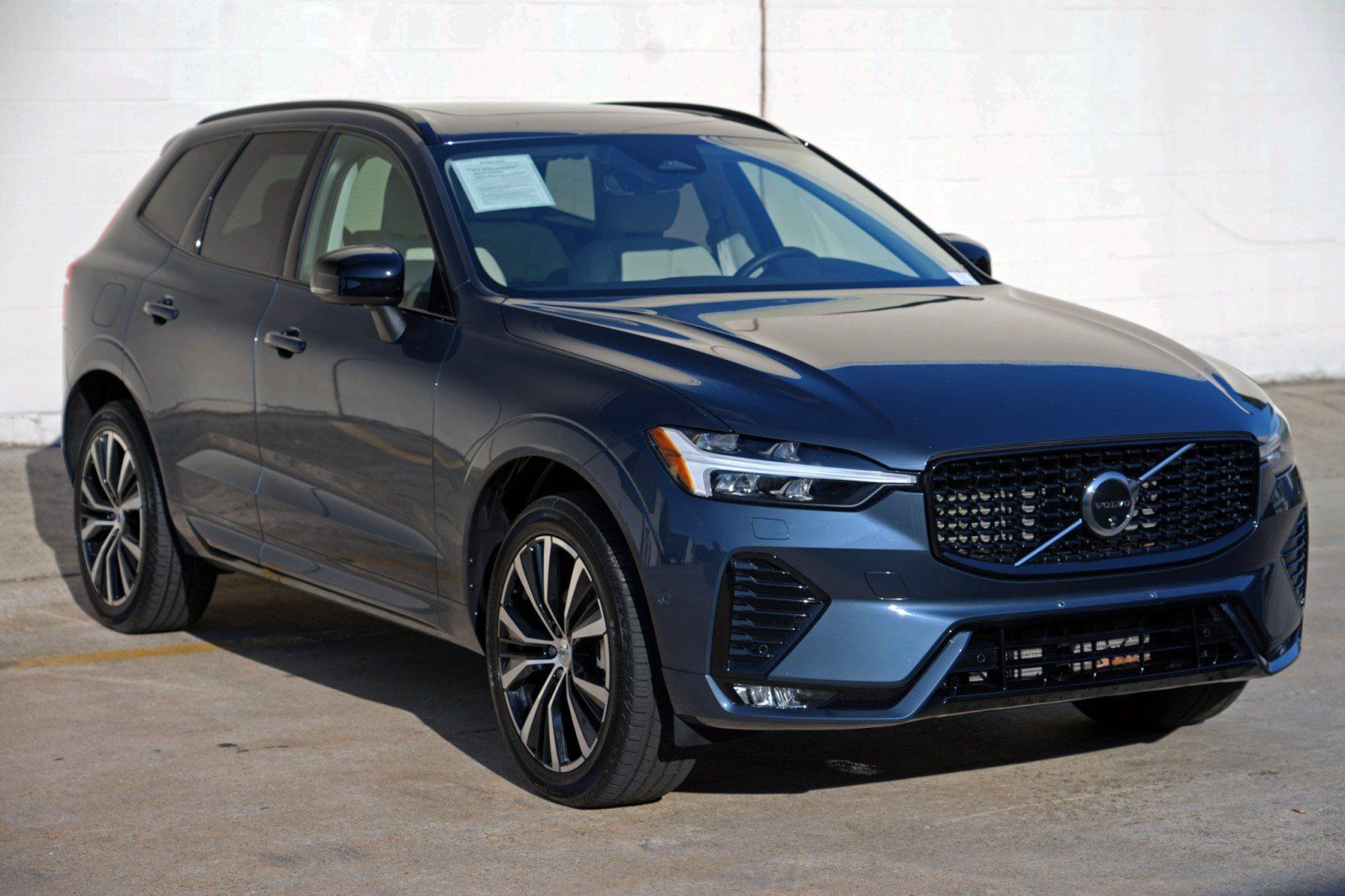 Used 2025 Volvo XC60 B5 Plus w/ Protection Package Premier AWD/4WD image 59