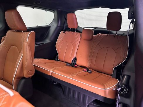 New 2026 Chrysler Pacifica Pinnacle AWD/4WD image 22