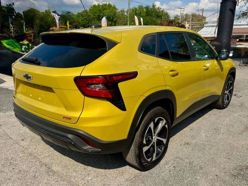 Used 2024 Chevrolet Trax RS image 4