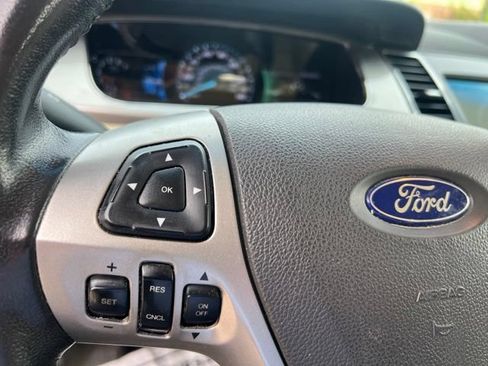 Used 2017 Ford Taurus SEL w/ Equipment Group 201A FWD image 23