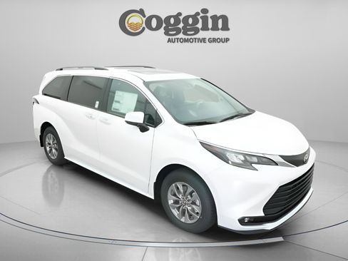 New 2026 Toyota Sienna XLE image 25