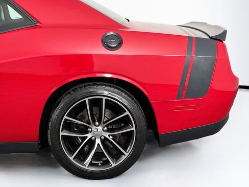 Used 2016 Dodge Challenger R/T Scat Pack w/ Leather Interior Group image 45