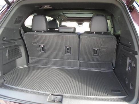 Certified 2025 Buick Enclave Avenir w/ Super Cruise Package AWD/4WD image 32
