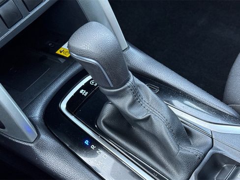 Certified 2022 Toyota Corolla Cross LE image 19