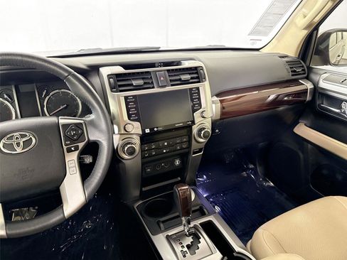 Used 2022 Toyota 4Runner Limited AWD/4WD image 33