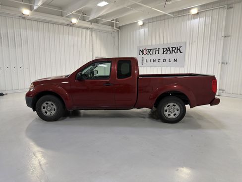 Used 2017 Nissan Frontier S image 2