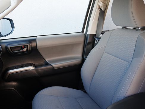 Used 2019 Toyota Tacoma SR5 image 11