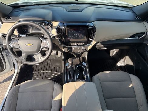 Used 2022 Chevrolet Traverse LT image 15