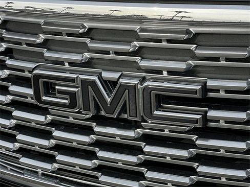 Used 2020 GMC Yukon XL Denali w/ Denali Ultimate Package image 31