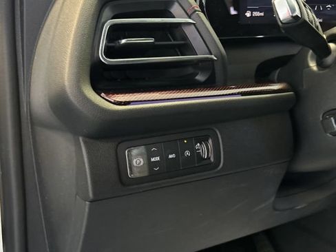 Used 2024 Chevrolet Traverse RS AWD/4WD image 38