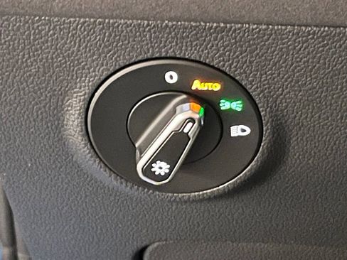 New 2026 Volkswagen Taos SE AWD/4WD image 18